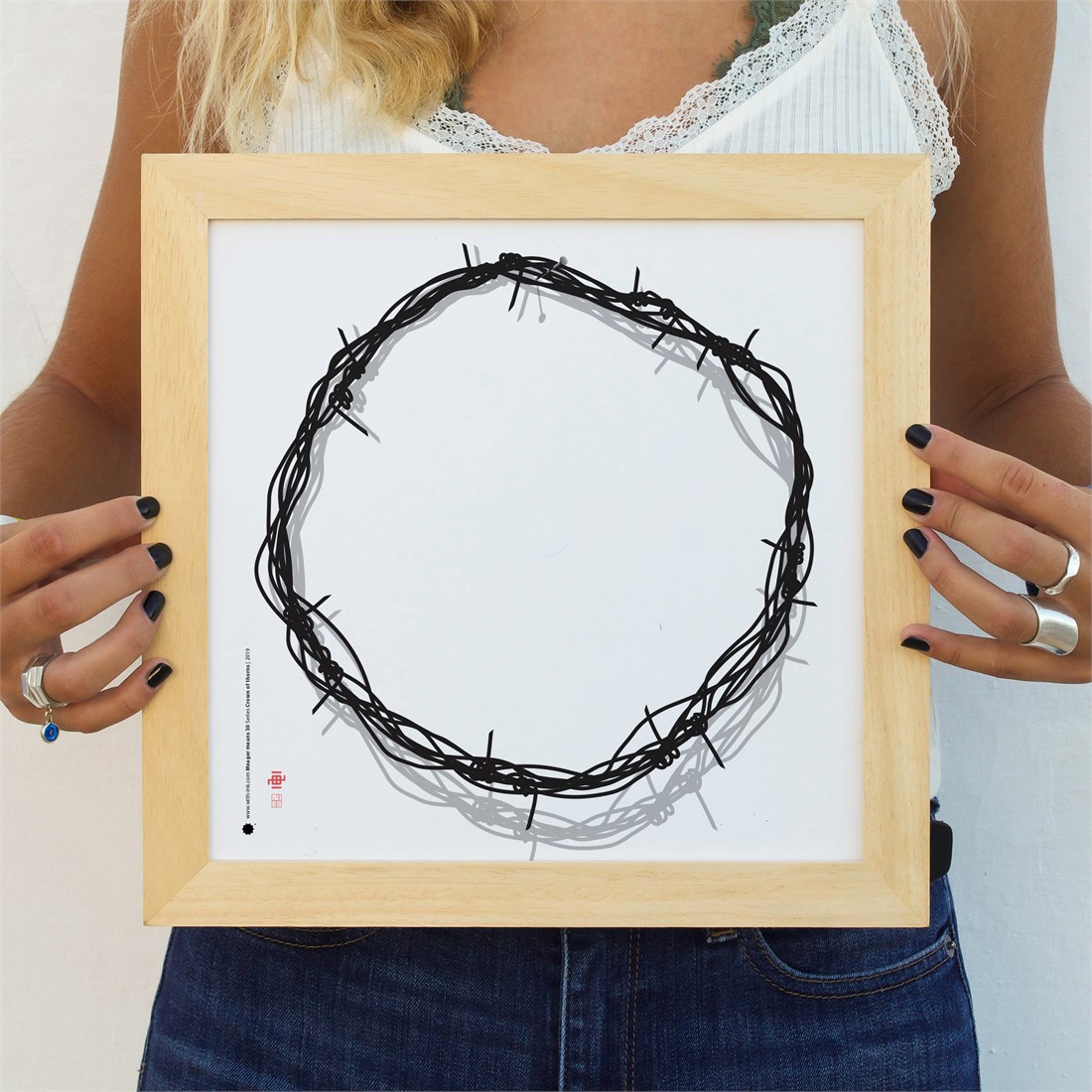 The Crown of thorns in Melina's hands